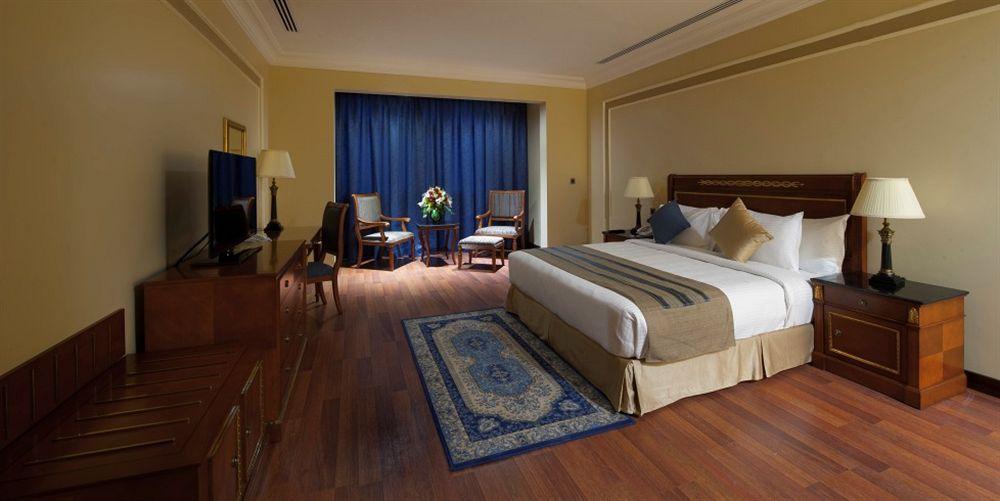 Radisson Blu Hotel, Dhahran Al Khobar Exterior foto